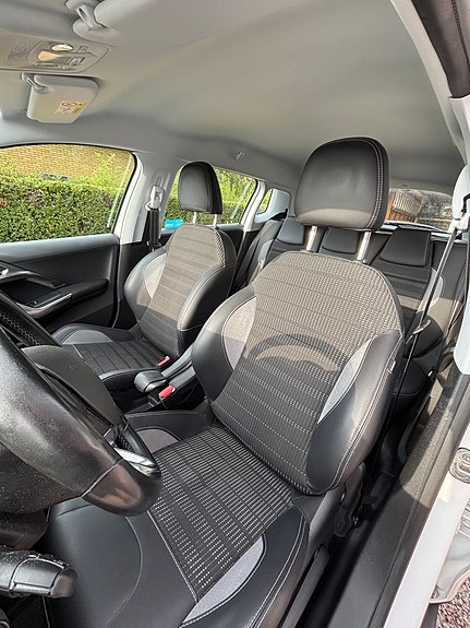 Peugeot 2008 3 of 5