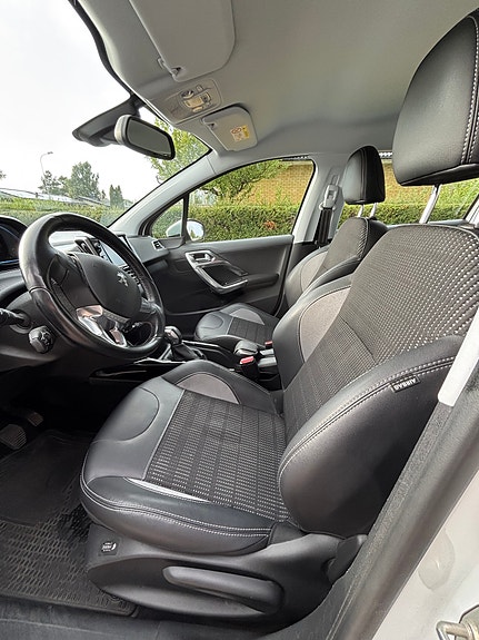 Peugeot 2008 4 of 5