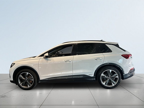 Audi Q4 e-tron 4 of 5