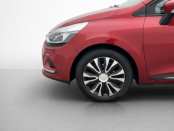 Renault Clio 26 of 29