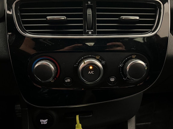 Renault Clio 21 of 29