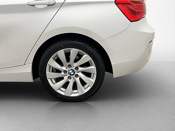 BMW 118i 11 of 30