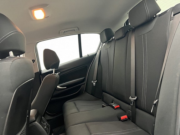 BMW 118i 17 of 30