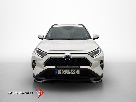 Toyota RAV4 Plug-in Hybrid 2 of 5