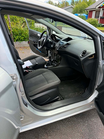 Ford Fiesta 5 of 9