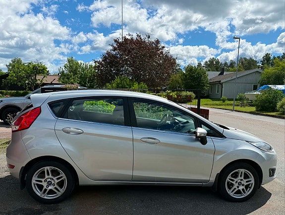 Ford Fiesta 2 of 9