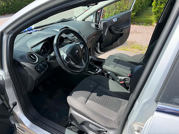 Ford Fiesta 4 of 9