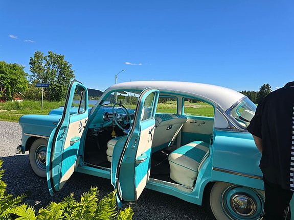 Chevrolet Sedan 2 of 3