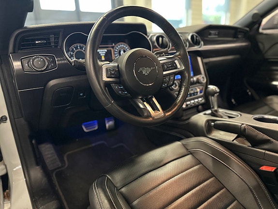 Ford Mustang 12 of 22