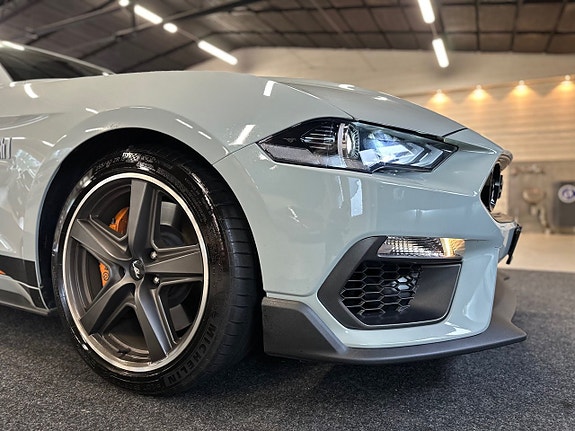 Ford Mustang 2 of 5