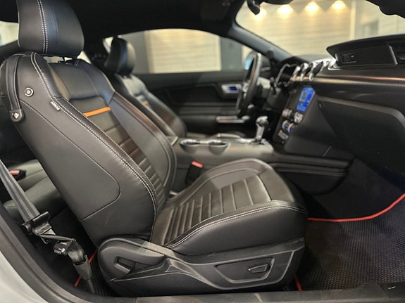 Ford Mustang 14 of 22