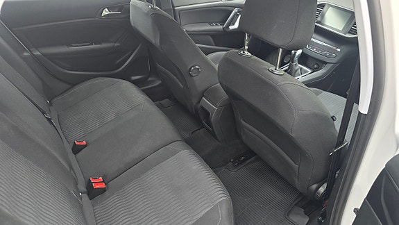 Peugeot 308 SW 16 of 16