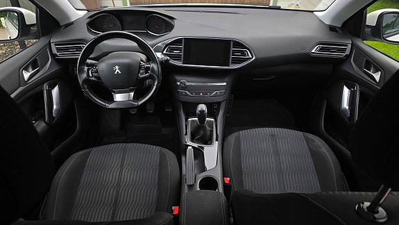 Peugeot 308 SW 10 of 16