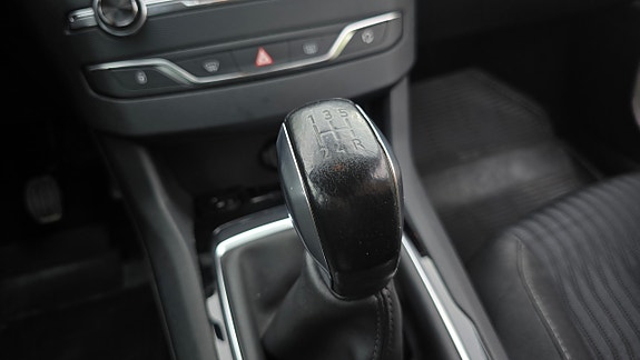 Peugeot 308 SW 14 of 16
