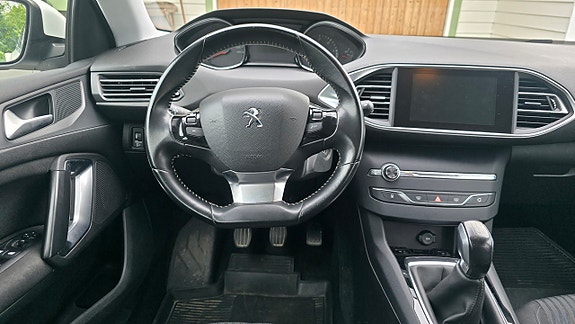 Peugeot 308 SW 11 of 16