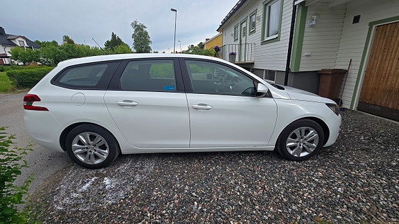 Peugeot 308 SW 2 of 16