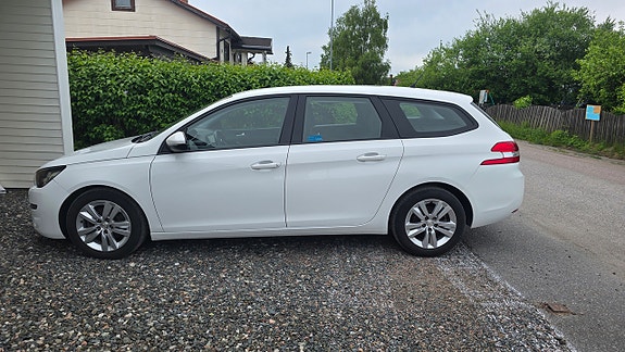 Peugeot 308 SW 7 of 16