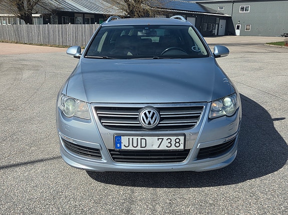 Volkswagen Passat 2 of 5