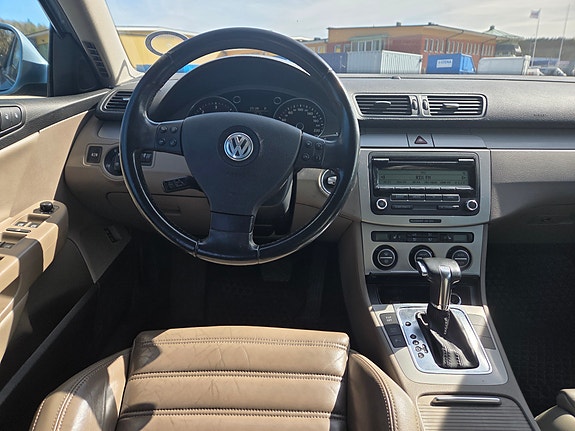 Volkswagen Passat 7 of 9