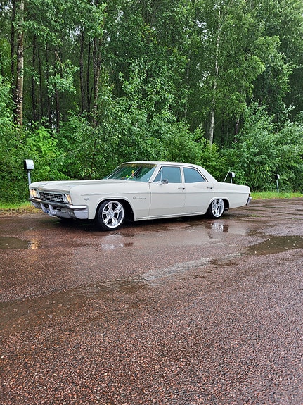 Chevrolet Impala 2 of 5