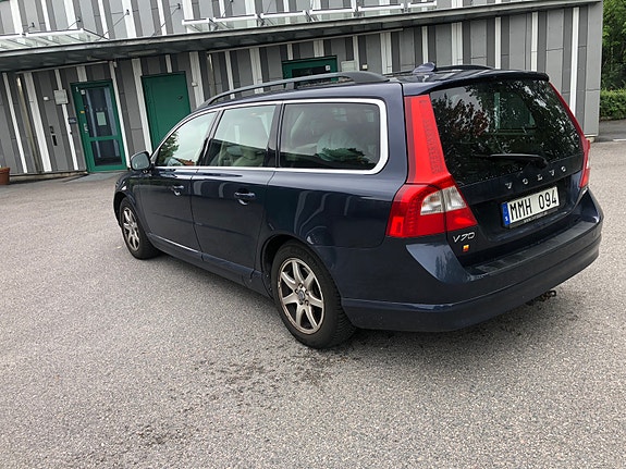 Volvo V70 2 of 8