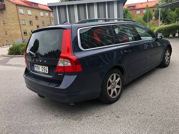 Volvo V70 3 of 8