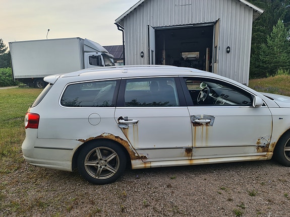 Volkswagen Passat 3 of 5