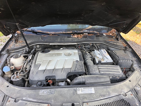 Volkswagen Passat 2 of 7