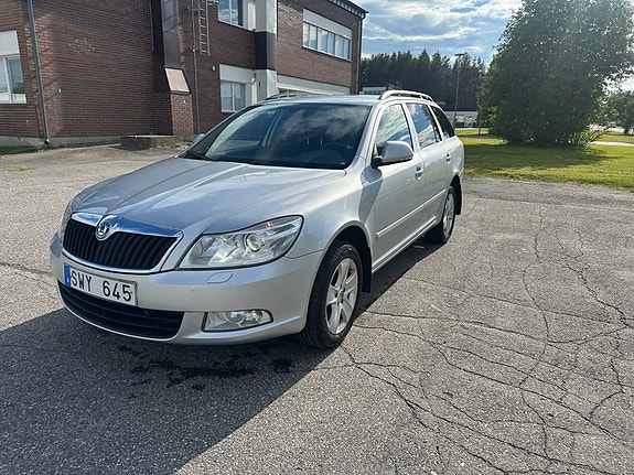 Skoda Octavia 2 of 5