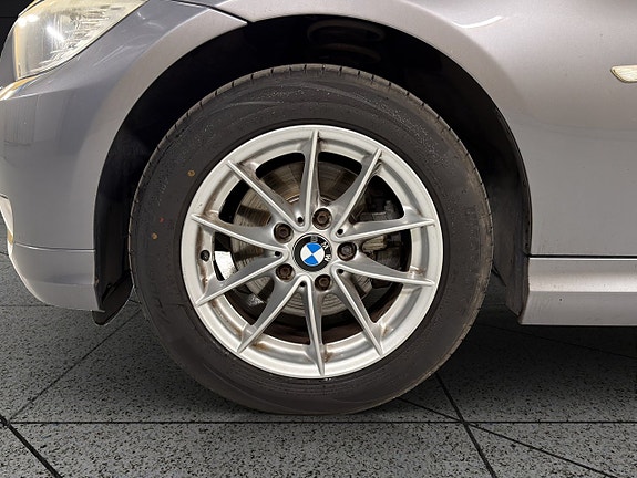 BMW 318i 13 of 30