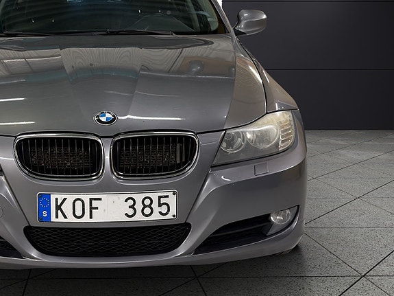 BMW 318i 9 of 30