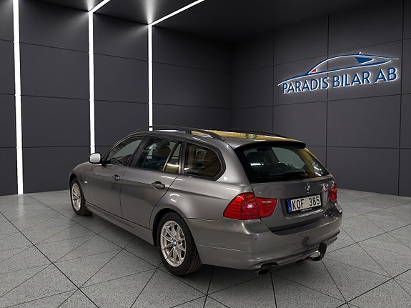 BMW 318i 3 of 5