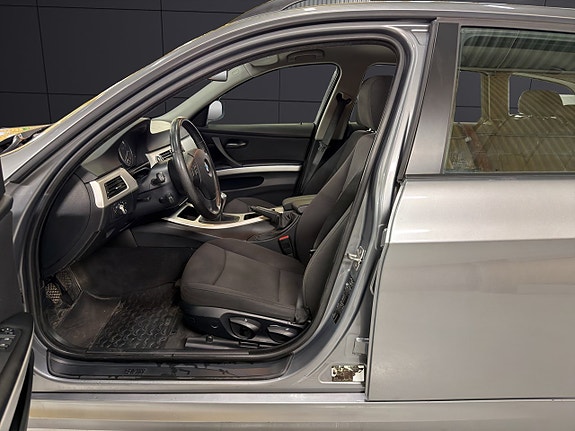 BMW 318i 18 of 30