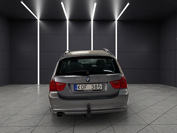BMW 318i 4 of 5