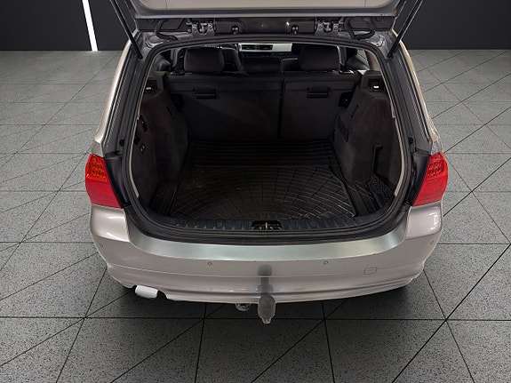 BMW 318i 15 of 30