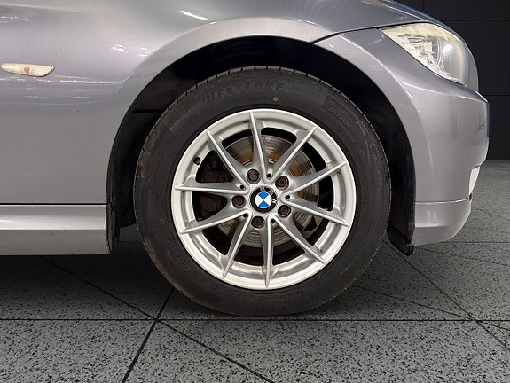 BMW 318i 14 of 30