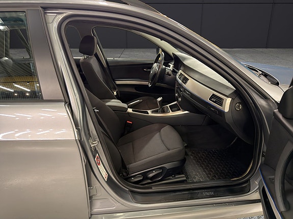 BMW 318i 19 of 30