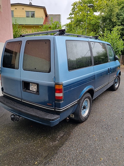 Chevrolet Astro 2 of 4