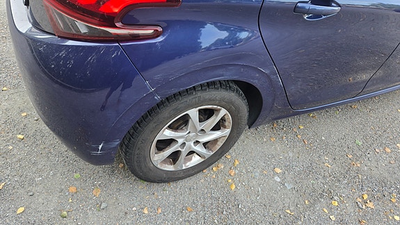 Peugeot 208 7 of 10