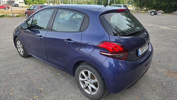 Peugeot 208 5 of 10