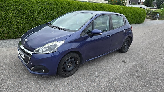 Peugeot 208 3 of 5