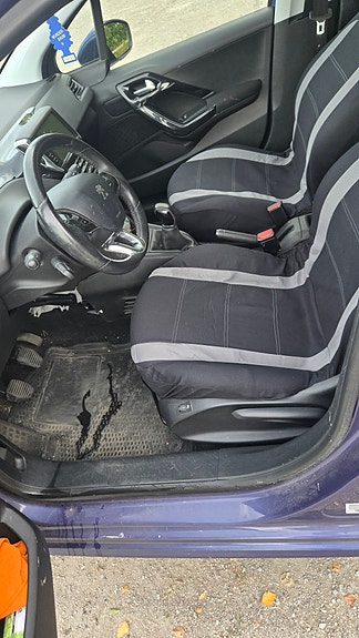 Peugeot 208 8 of 10