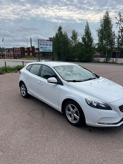 Volvo V40 4 of 6