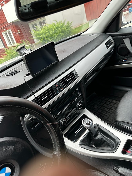 BMW 320d 2 of 5