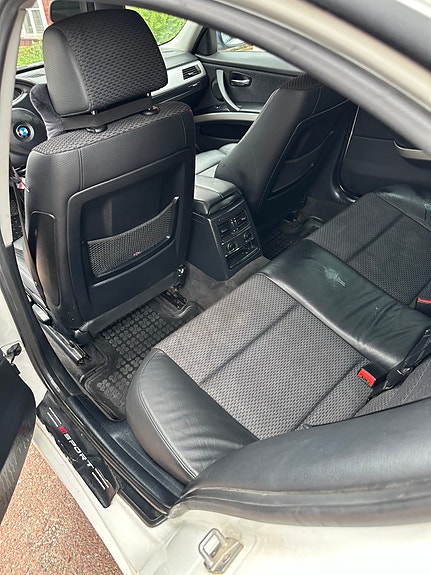 BMW 320d 4 of 5