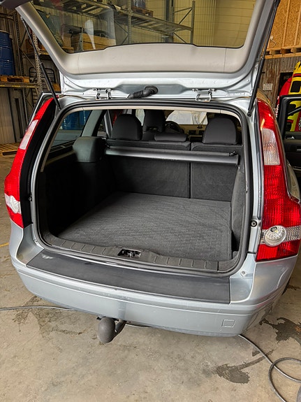 Volvo V50 4 of 5