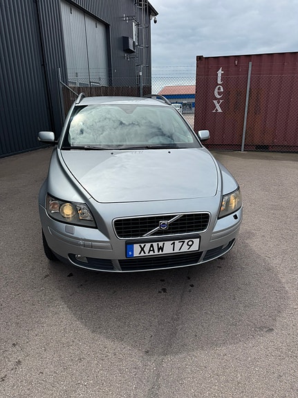 Volvo V50 3 of 5