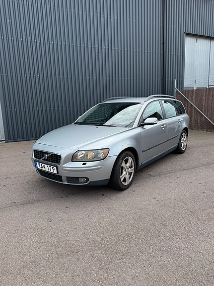 Volvo V50 2 of 5