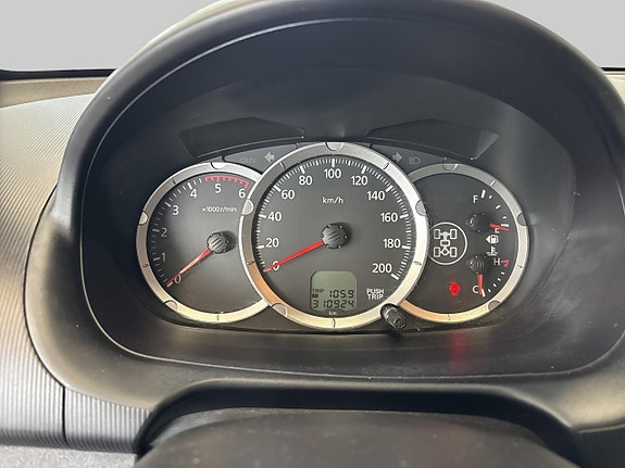 Mitsubishi L200 9 of 16