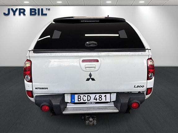 Mitsubishi L200 4 of 16